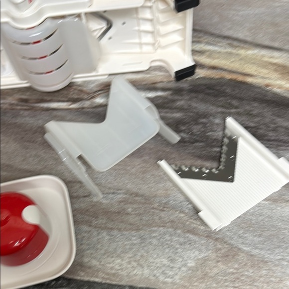 Tupperware White and Red Mandoline Slicer - Picture 9 of 11